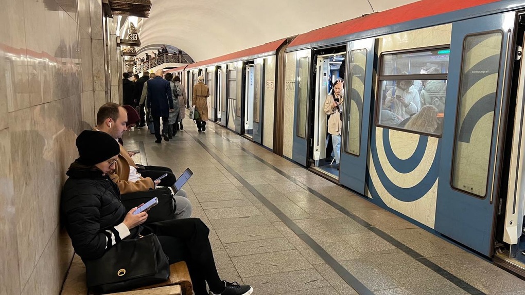 Свердловчане стали чаще бывать в Москве и реже читать в метро