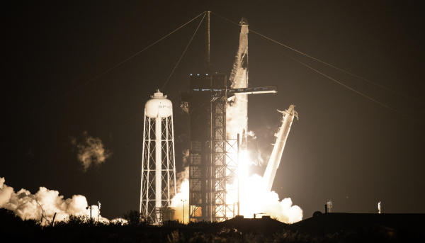 Это пиар: Лоза усомнился в том, что туристы от SpaceX полетят в космос